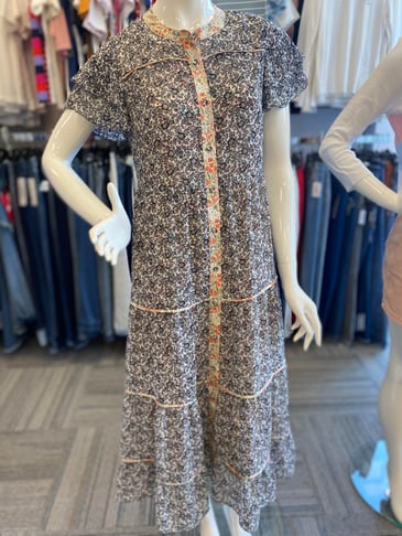 FOIL ROBE LONGUE COL CHEMISE À VOLANTS IMPRIMÉ FLEUR NOIR