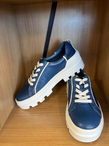 MAGO ESPADRILLE EN CUIR AVEC GROSSE SEMELLE BLANCHE TEXTUREE Specialites Feminines et Masculines
