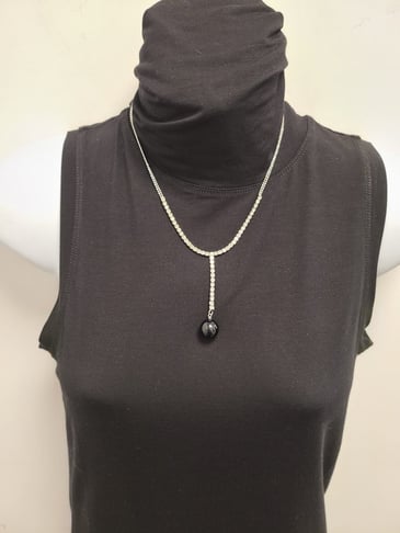 AXELLE COLLIER COURT AVEC DIAMANT ET PERLE NOIRE