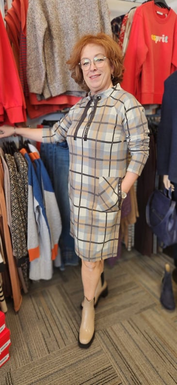BETTY BARCLAY ROBE CARREAUTÉ