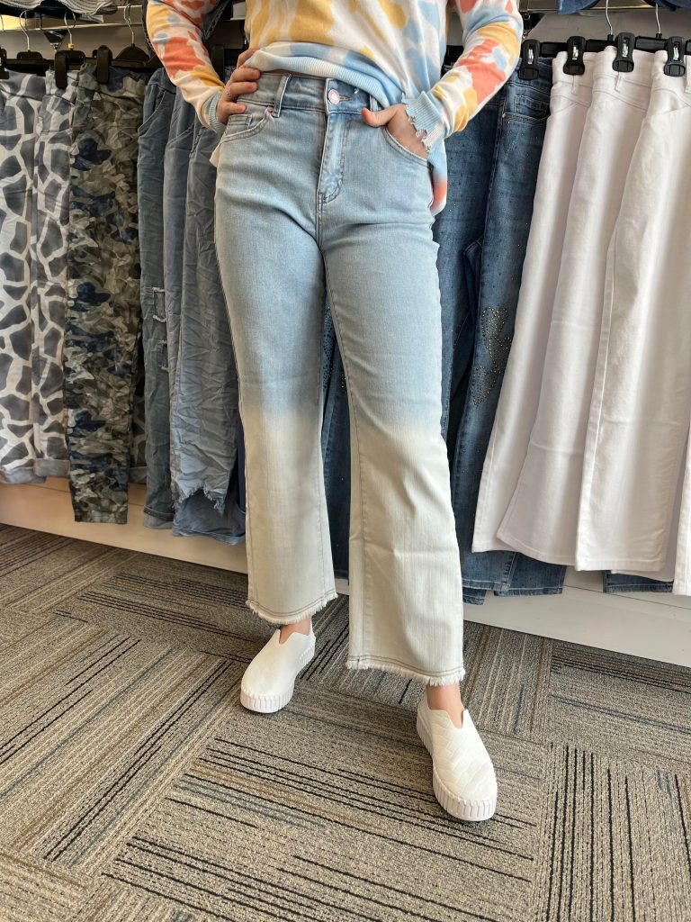 CHARLIE B JEANS GRIS DELAVE AVEC ECRITURE Specialites Feminines et Masculines