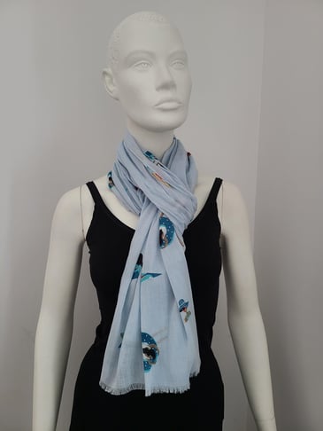 FRAAS FOULARD D'ÉTÉ BLEU POUDRE IMPRIMÉ PERSONNAGES À LA PLAGE
