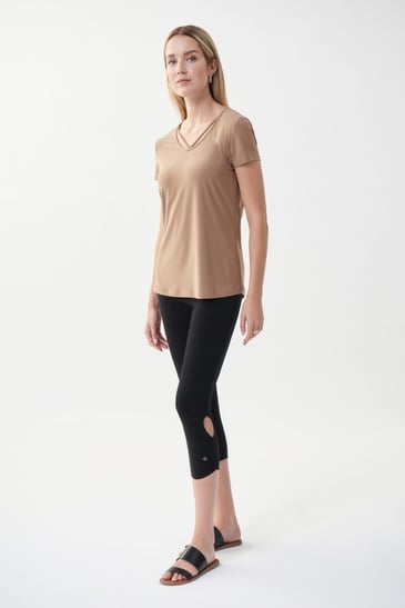 JOSEPH RIBKOFF LEGGING CAPRI AVEC PETIT TROU ET 1 BOUTON AU BAS