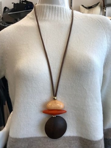 DI FIRENZÉ COLLIER LONG EN CUIR AVEC PENDENTIF INUCHUK