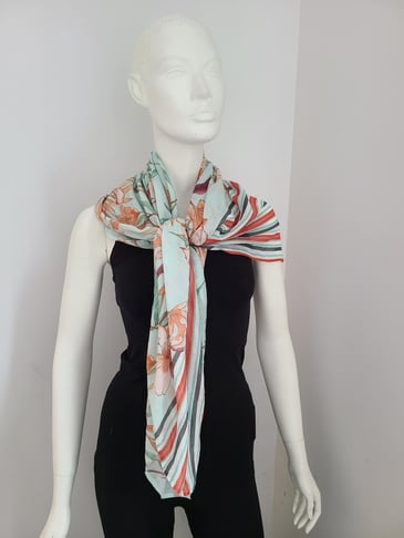 CREAM FOULARD VERT MOUSSE IMPRIMÉ FLEURI ET RAYURES