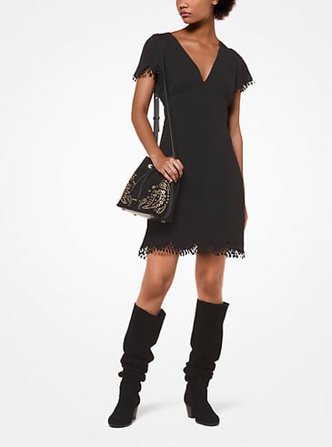 MICHAEL KORS ROBE MANCHE COURTE DÉCOLLETÉ EN V DÉTAIL DE BRODERIE