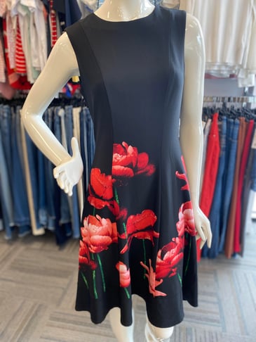JOSEPH RIBKOFF ROBE NOIRE TAILLE CEINTRÉE BAS ÉVASÉ FLEUR ROUGE