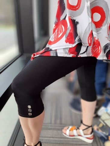 GITANE LEGGING NOIR UNI JAMBE 3/4 AVEC AU BAS BOUTONS ARGENT