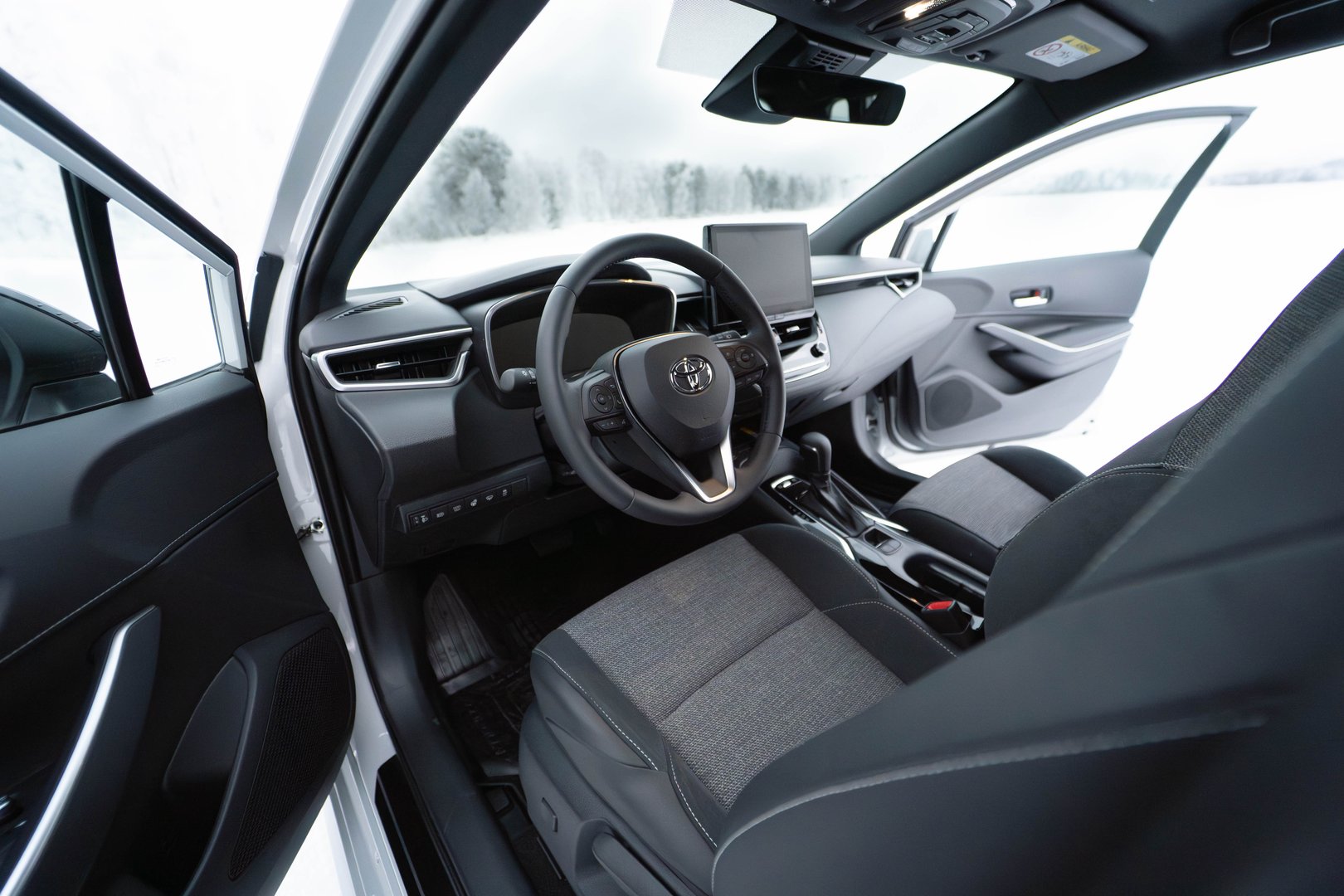 Winter adventure with car hire in Rovaniemi