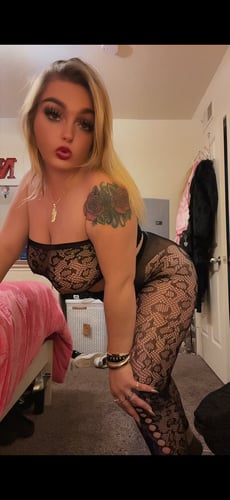 Casey Ballerini at Sheri's Ranch - Photo 5 of 13