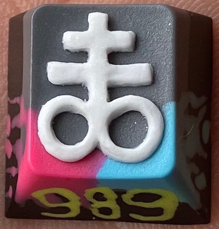 989