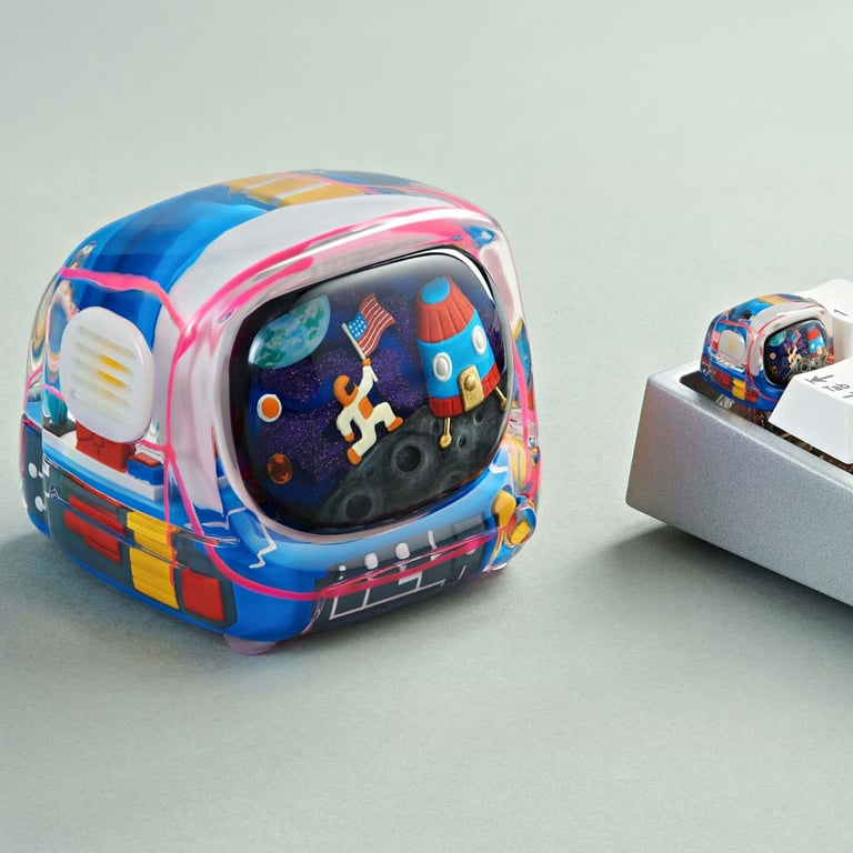 WBY Microtv / First Visitor / Art toy - size x77
