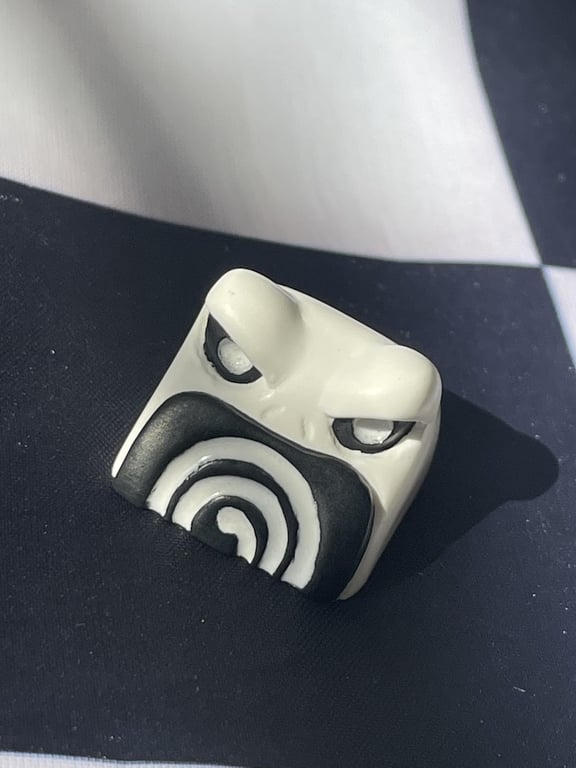 Monochrome White   V2
