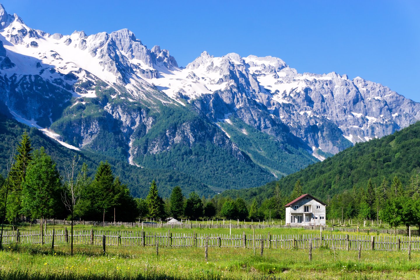 The first peak of the village of Valbona 