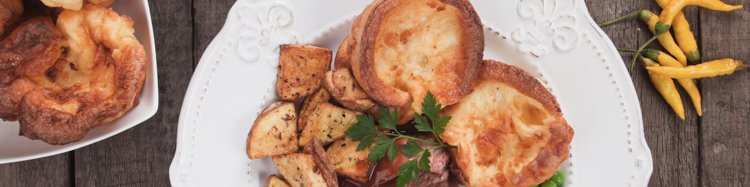 A full roast dinner with Yorkshire puddings, peas and potatoes