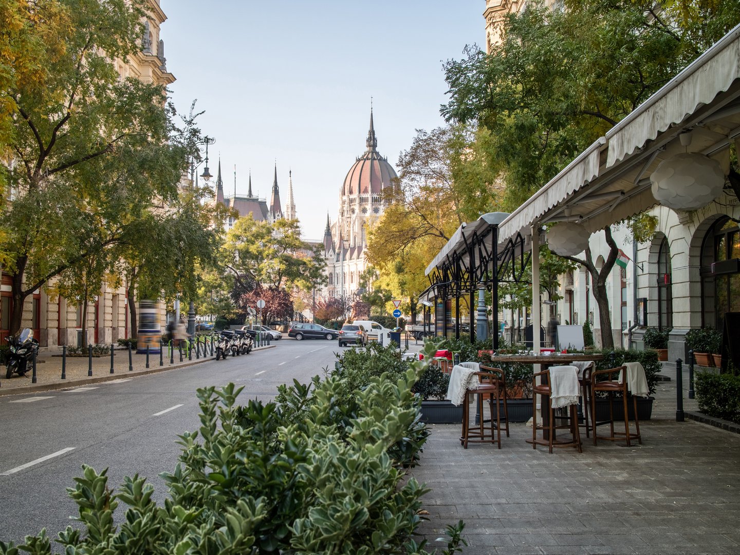 Outdoor dining in Budapest