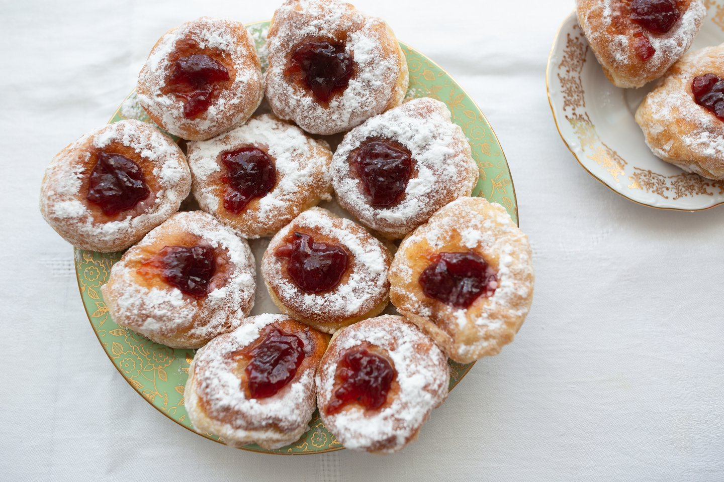 Šišky, Slovak doughnuts filled with jam