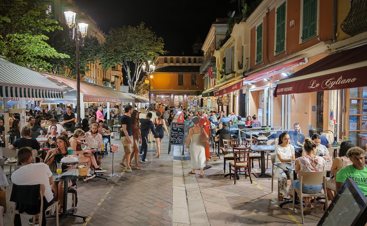 Restaurants and bars in the historic district of Nice