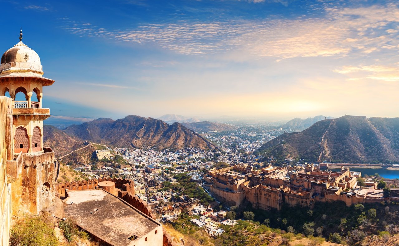 A panoramic view Amber Fort, Maotha Lake and the Aravalli Range in Jaipur, India
