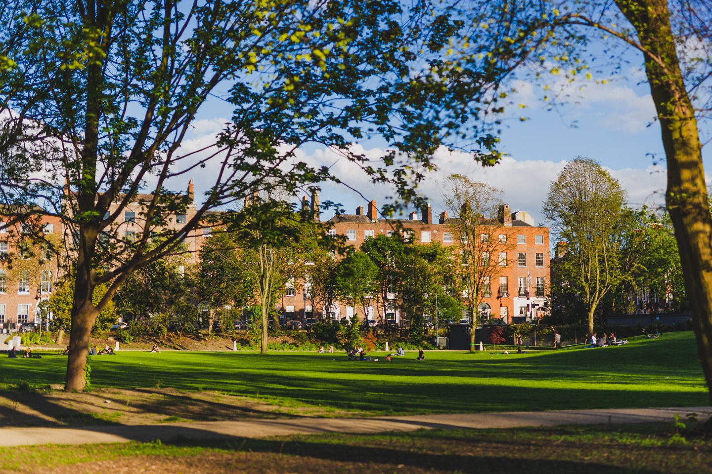 A sunny day at Merrion Square park in Dublin
