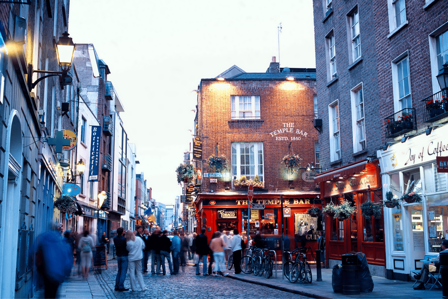 Street scene in Temple Bar, Dublin, Ireland