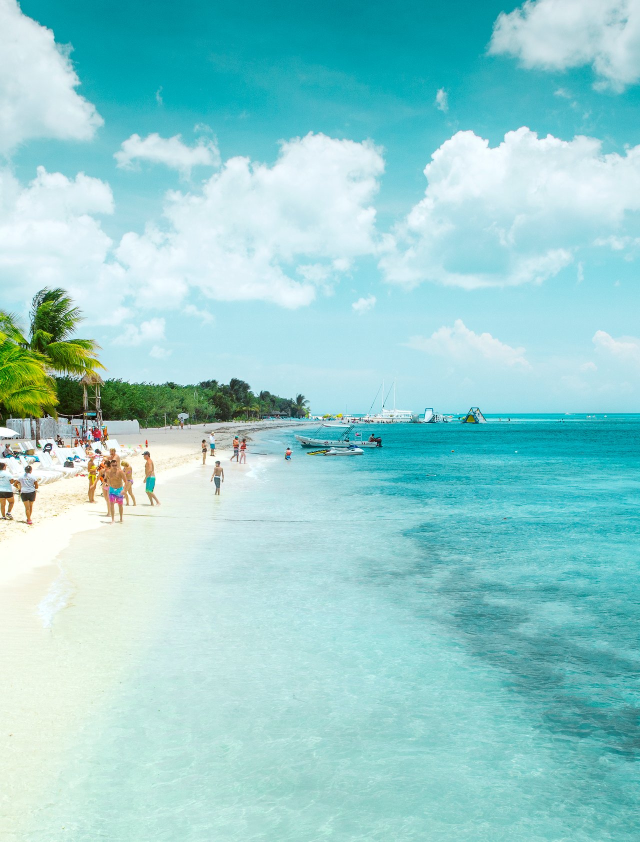 A white, sandy beach on Cozumel Island, Mexico