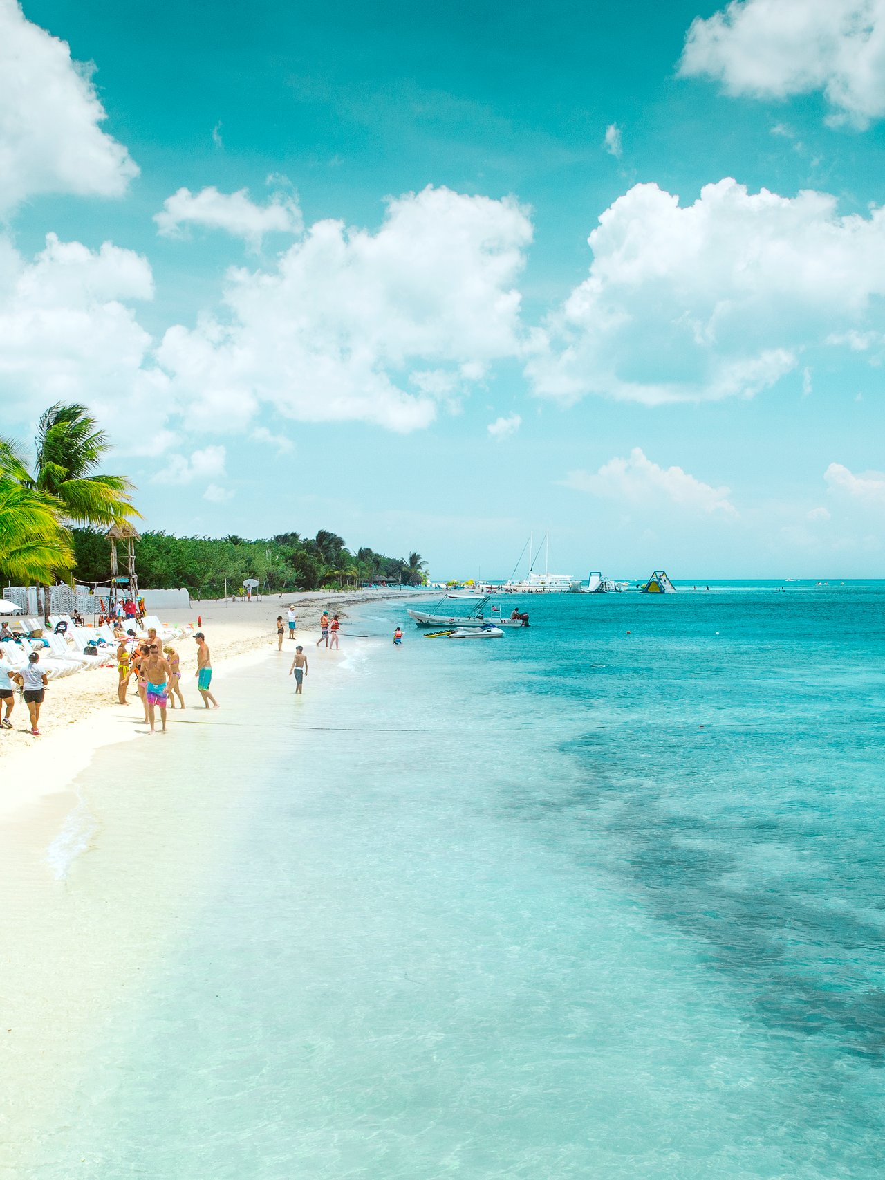 A white, sandy beach on Cozumel Island, Mexico