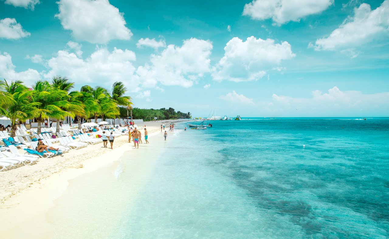 A white, sandy beach on Cozumel Island, Mexico
