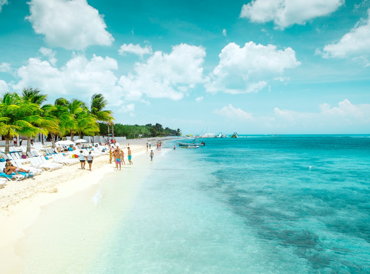 A white, sandy beach on Cozumel Island, Mexico