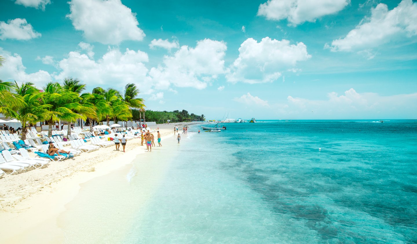 A white, sandy beach on Cozumel Island, Mexico
