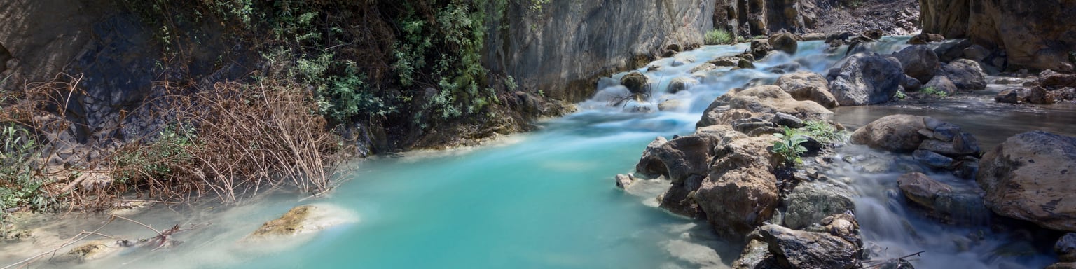 The beautifully blue thermal river at Grutas de Tolantongo