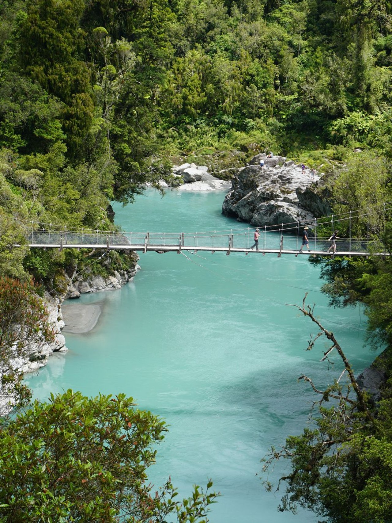 The swing bridge over Hokitika Gorge