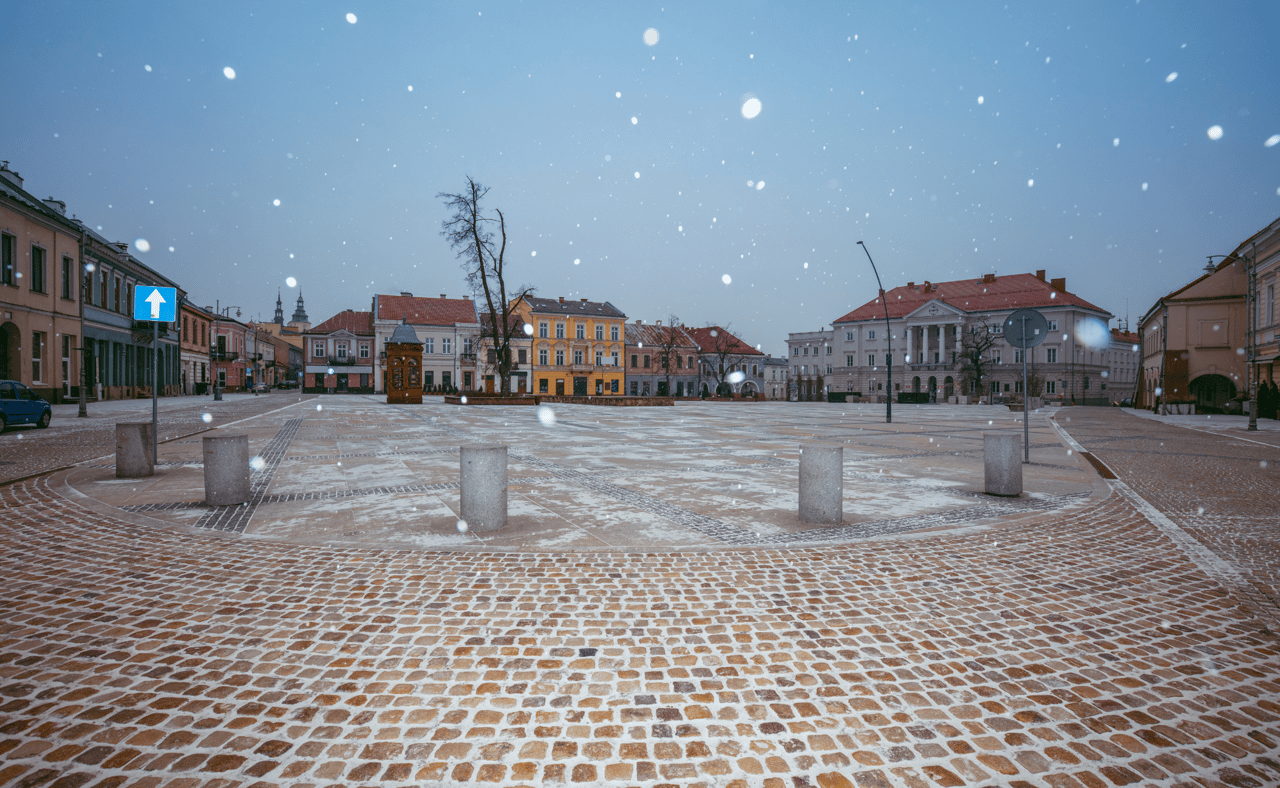 Snow falling in Kielce's town square
