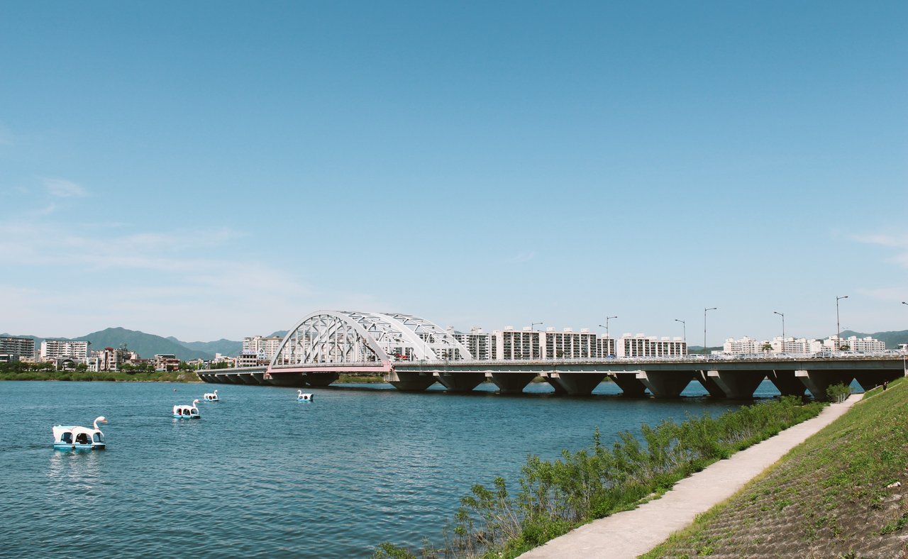 Looking at Chuncheon bridge and city from the riverside.