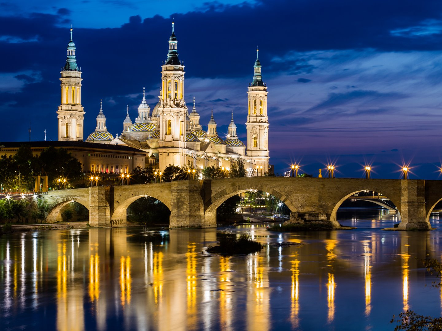 The Cathedral-Basilica of the Lady of the Pillar in Zaragoza at night