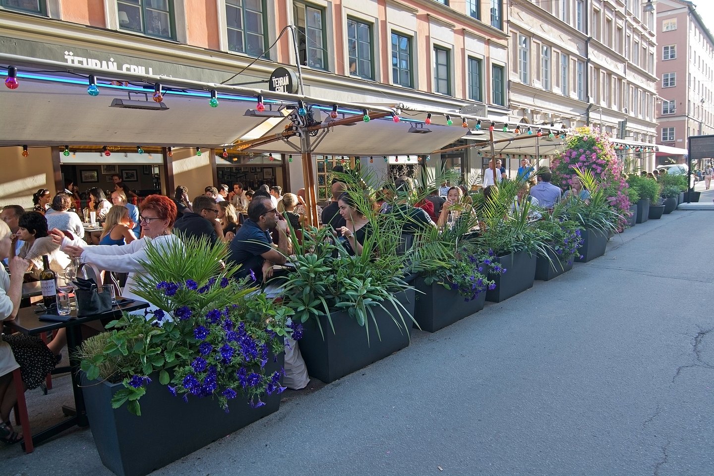 People eating outside at a restaurant in Vasastan, Stockholm
