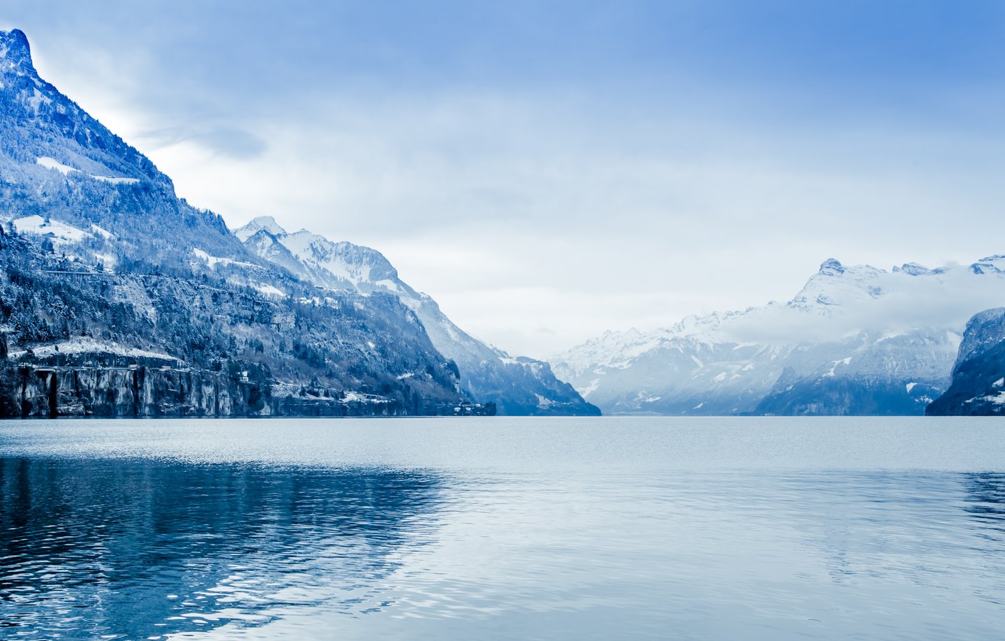 The still waters of Lake Brienz in winter