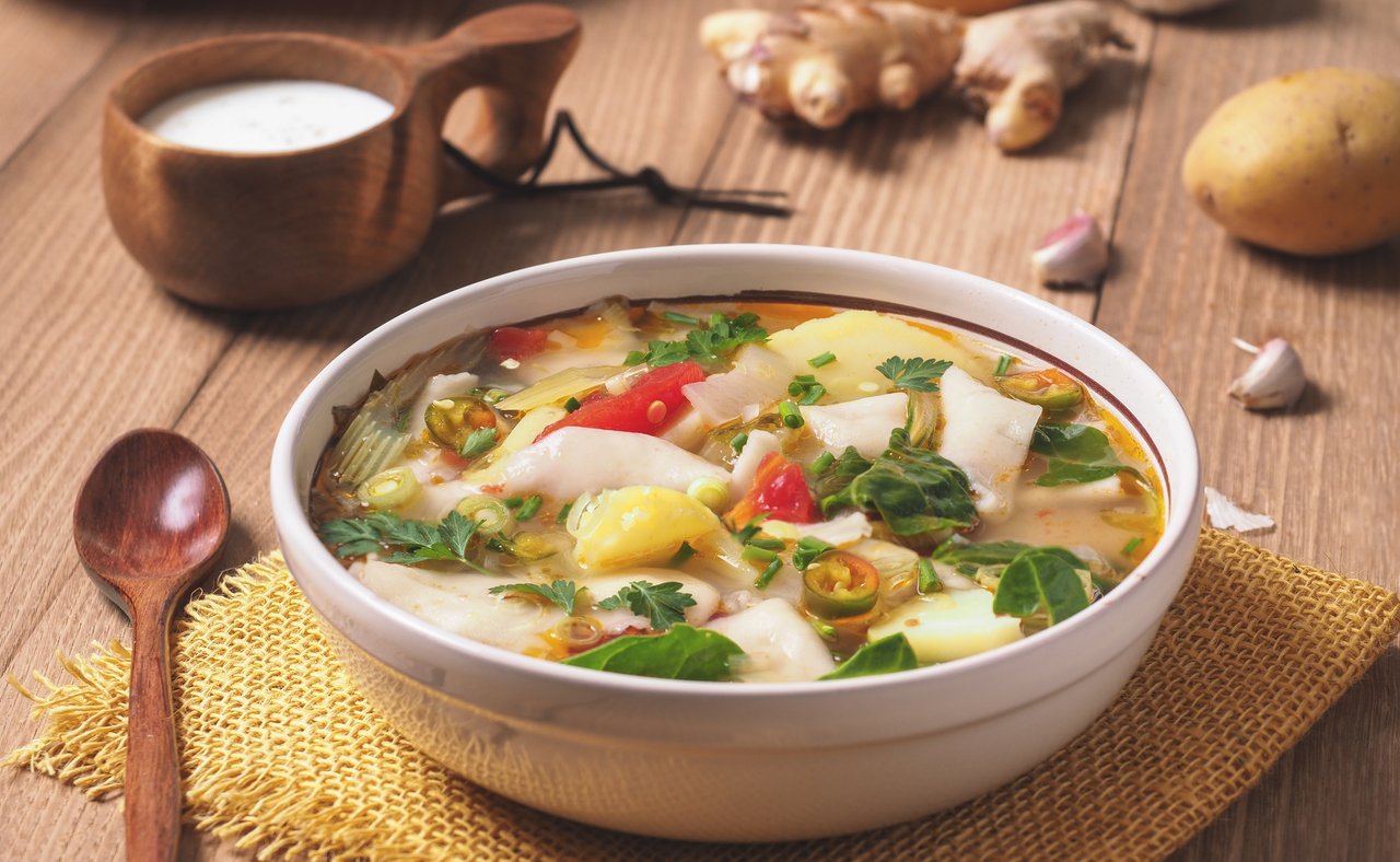 A bowl of Tibetan Thenthuk