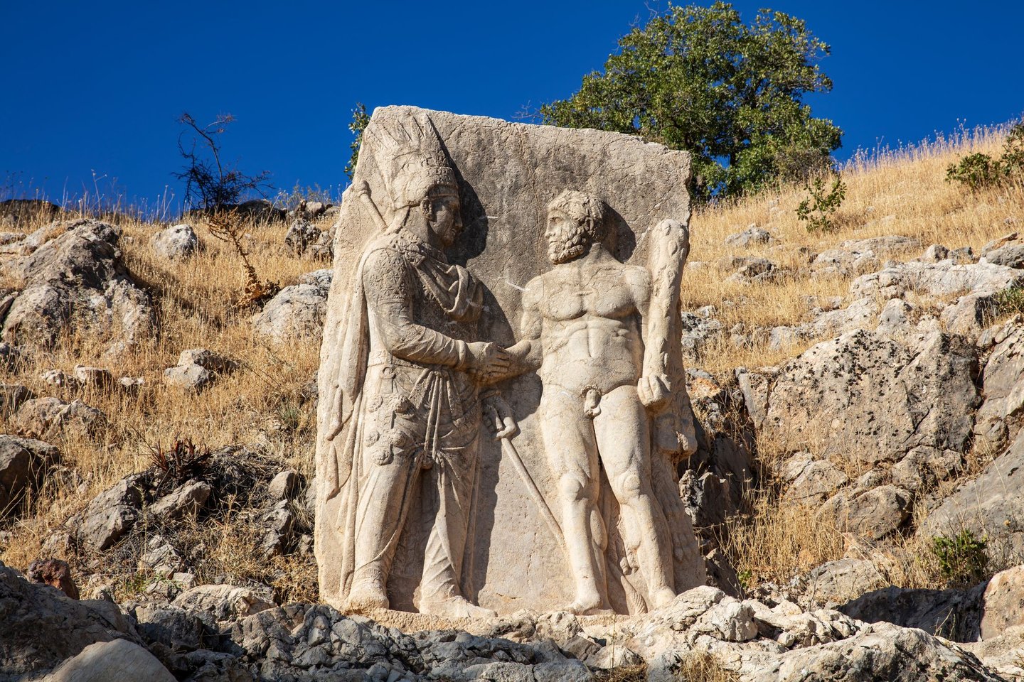 Arsameia relief - Mithridates shaking hands with Hercules