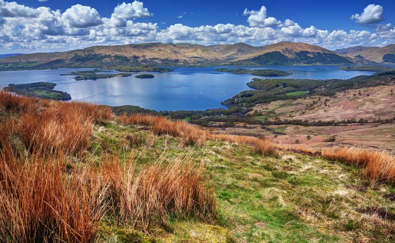 Loch Lomand and the countryside of Scottish Highlands