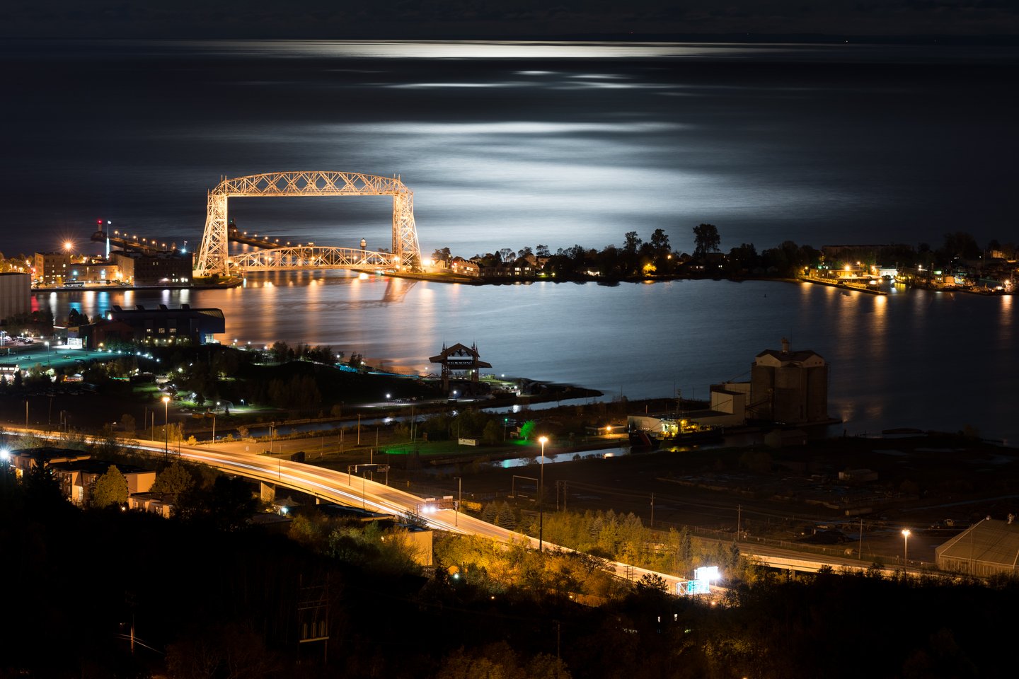 Duluth's Aerial Lift Bridge at night