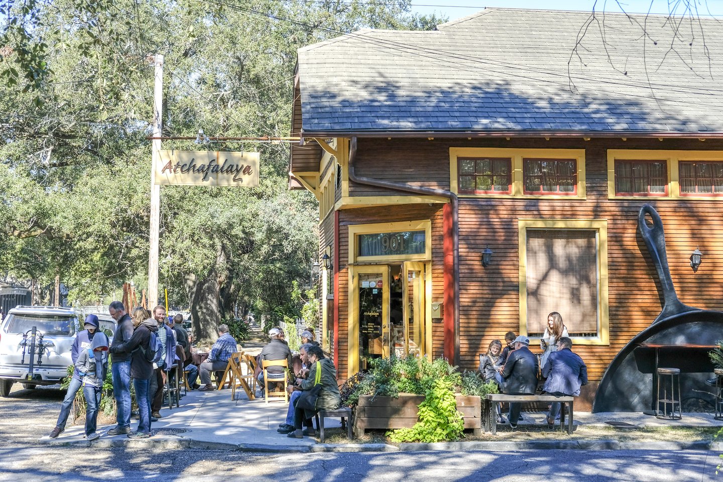 People sitting outside Atchafalaya Restaurant in New Orleans