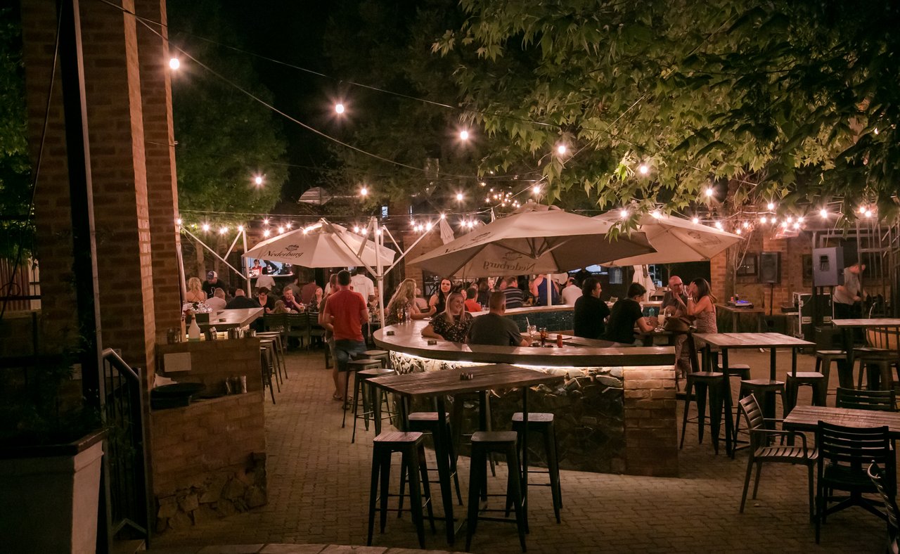 People eating and drinking outside in a restaurant courtyard