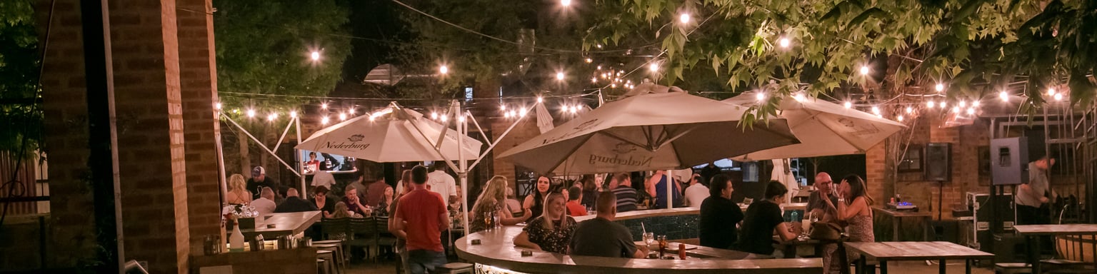 People eating and drinking outside in a restaurant courtyard
