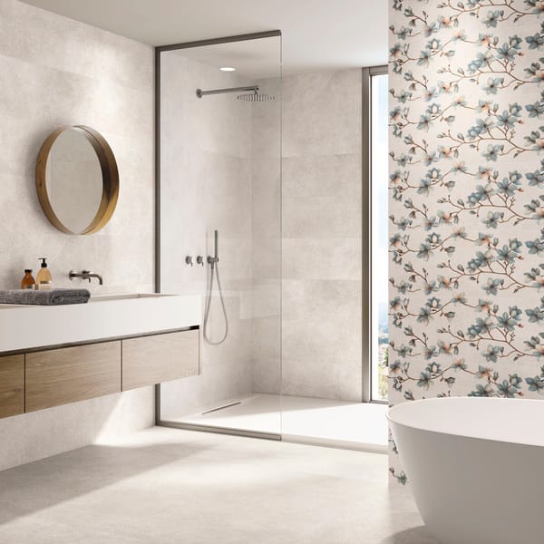 Amenajare baie cu perete decor floral magnolie Asphalt Sumire Grit