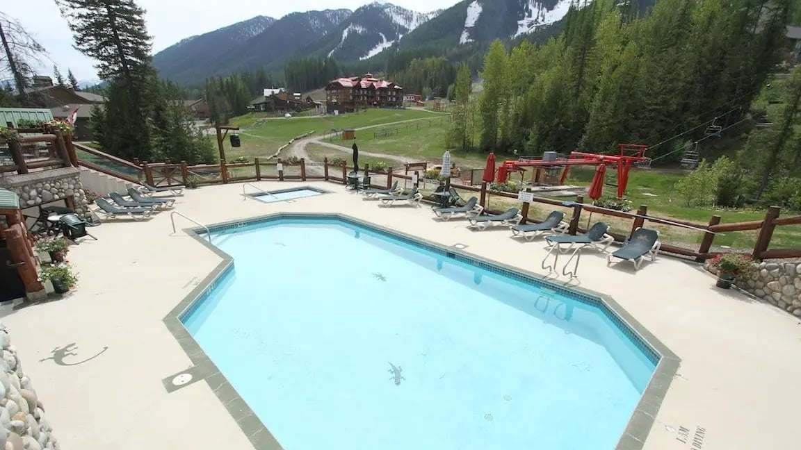 Lizard Creek Lodge photo 2