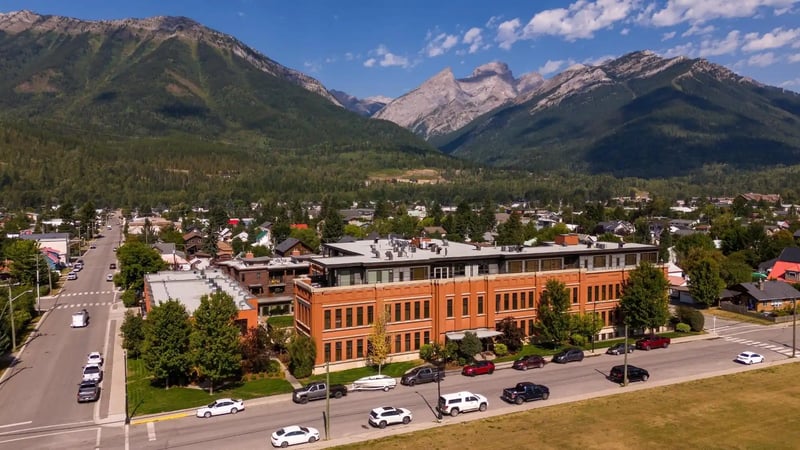 901 Fernie