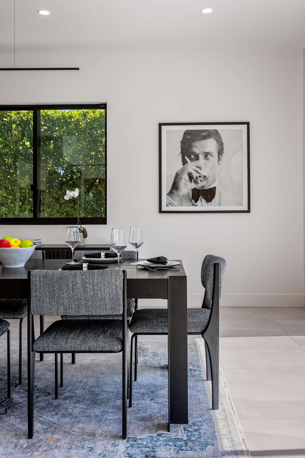 Indoor dining for eight