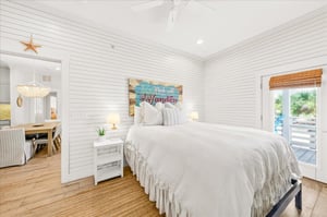 1st Floor, Queen Bedroom