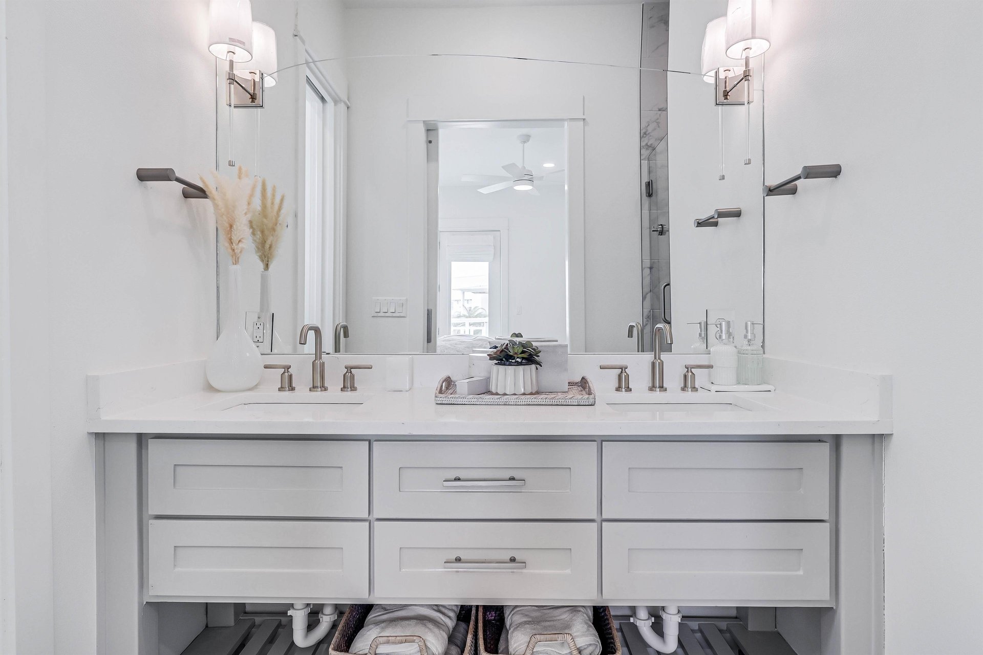 Second King Bathroom, 2nd Floor